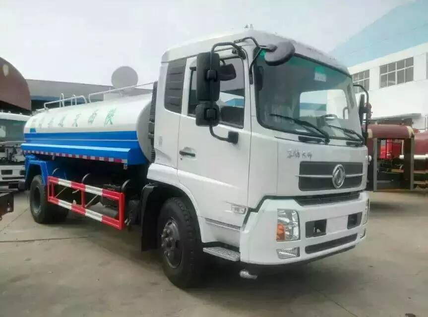 东风天锦洒水车