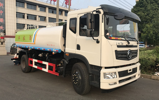 东风t5  153洒水车（15吨）