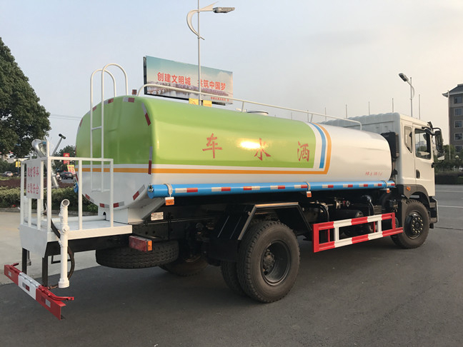 东风t5  153洒水车（15吨）