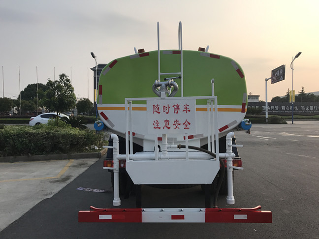 东风t5  153洒水车（15吨）